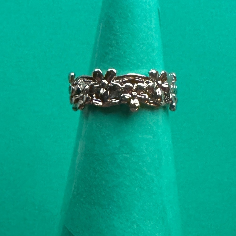 Silvery Flower Ring Sz 7